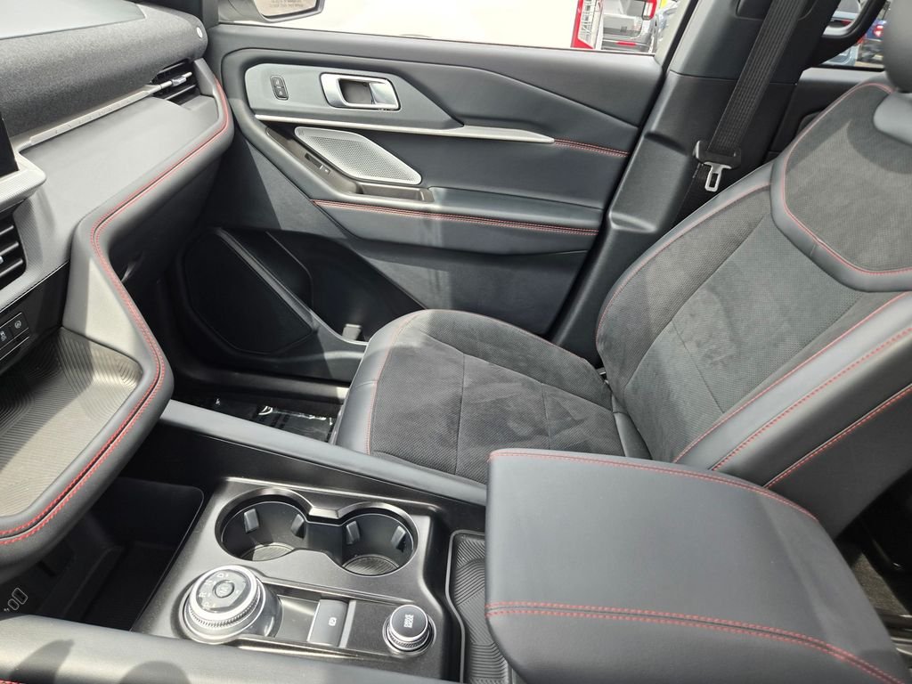 New 2026 Star White Metallic Tri-Coat Ford ST image 9