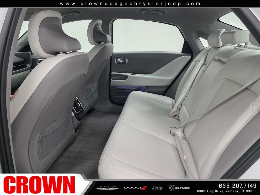 Used 2023 White Hyundai SEL image 20