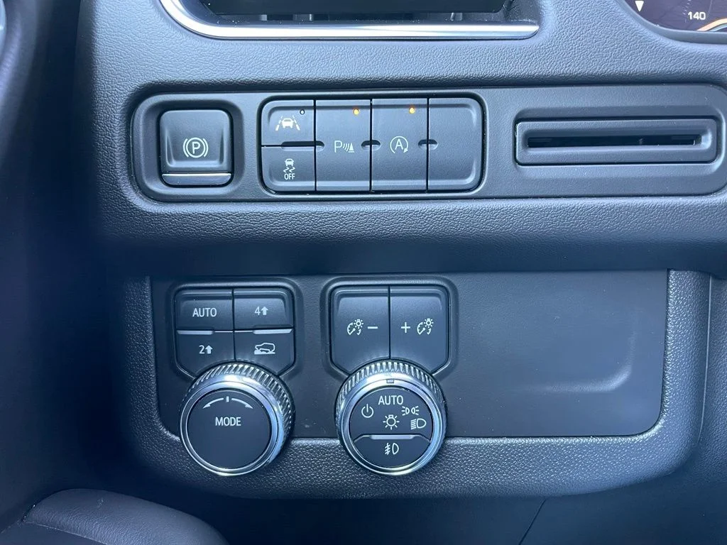 Used 2024 White GMC SLE image 38