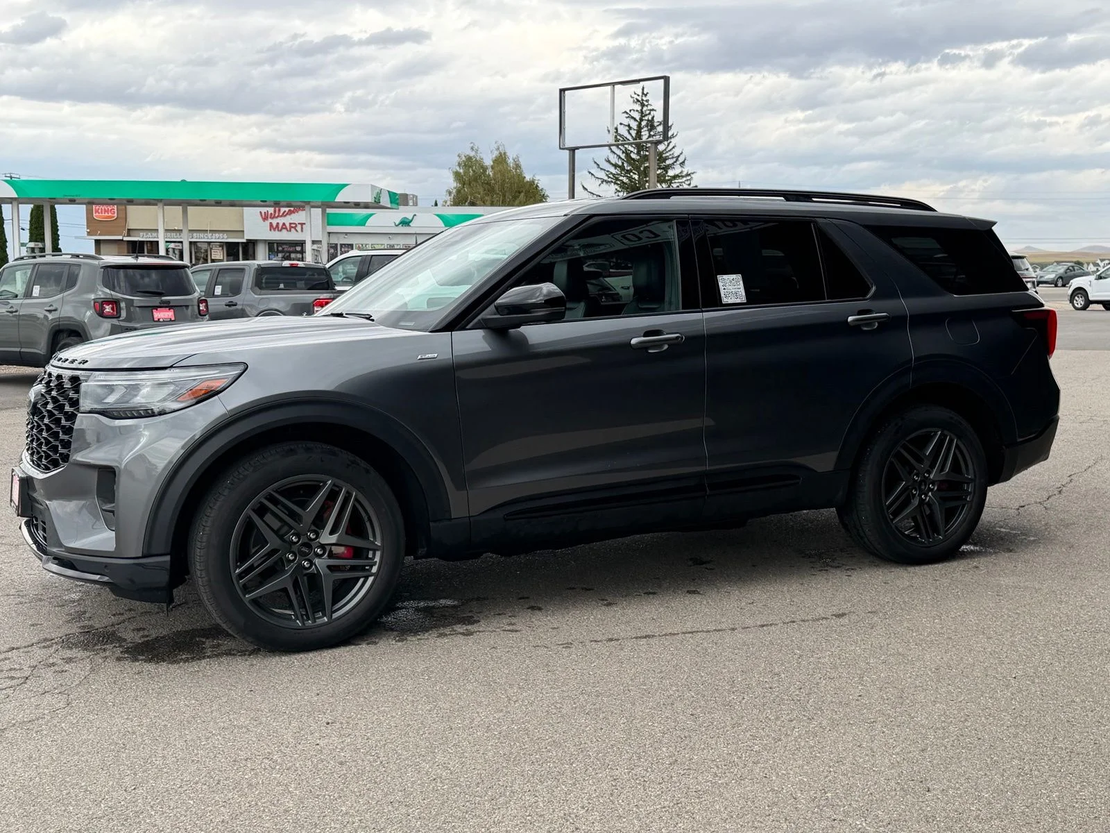 Used 2025 Gray Ford ST-Line image 9