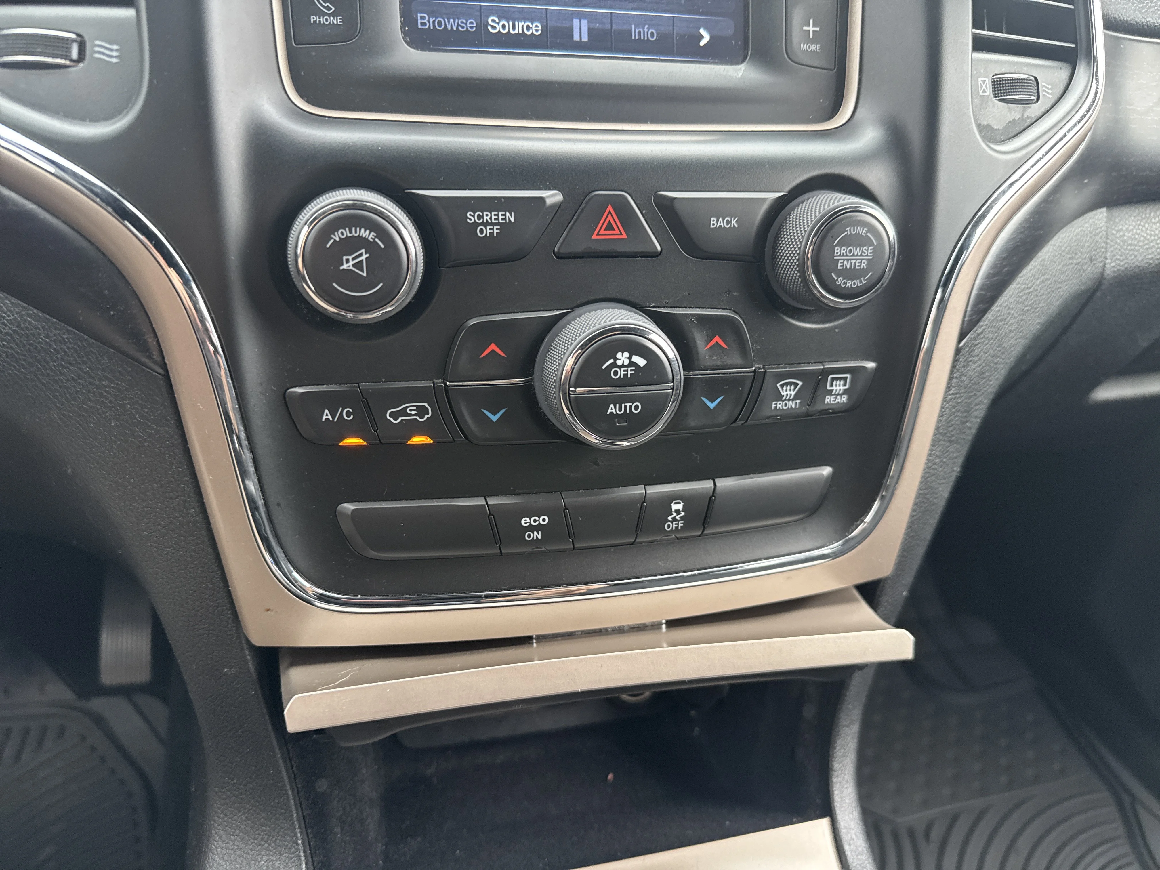 Used 2014 Maximum Steel Metallic Clearcoat Jeep Laredo image 25