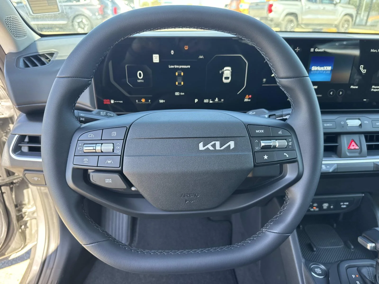 2025 Kia K4 EX - Photo 10