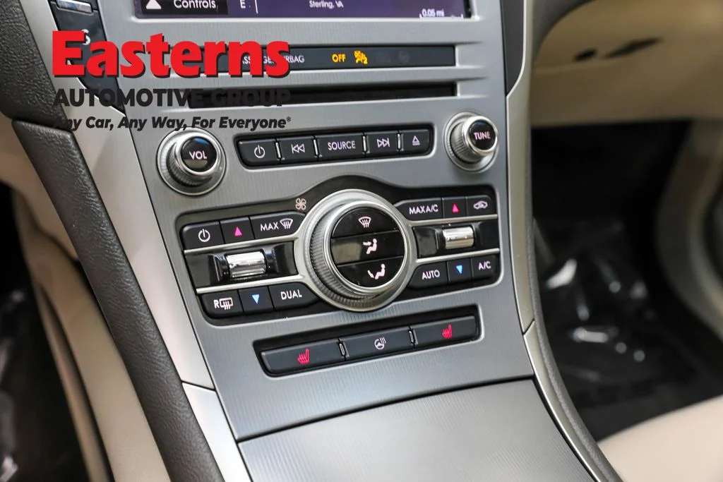 Used 2019 White Lincoln Reserve image 20