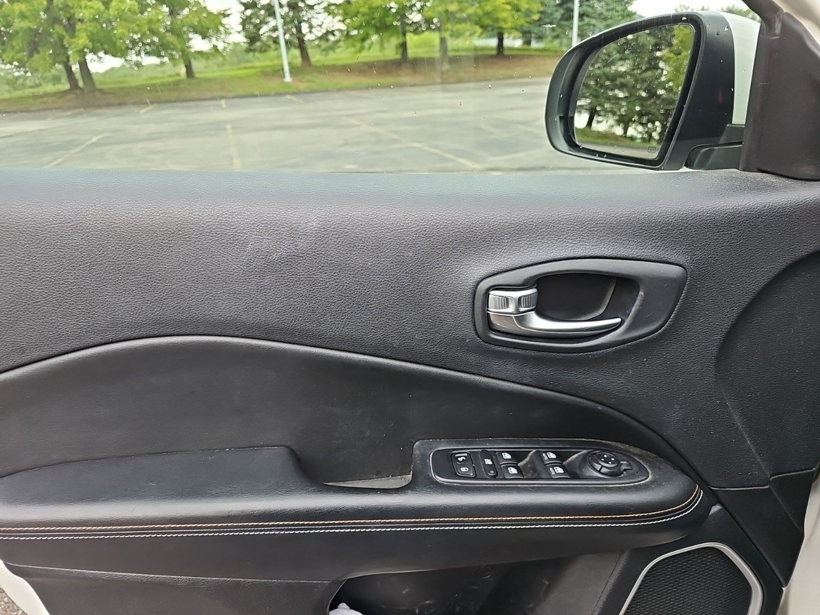 Used 2018 White Clearcoat Jeep Latitude image 18