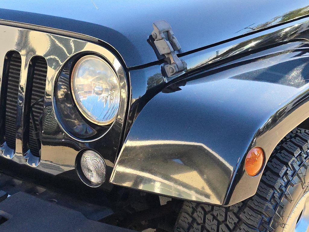 Used 2015 Black Jeep Unlimited Sahara image 35