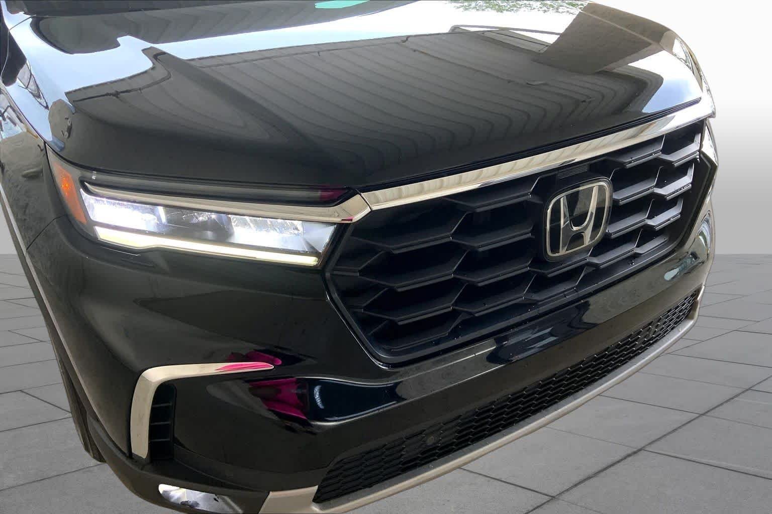 Certified Used 2025 Crystal Black Pearl Honda EX-L image 29