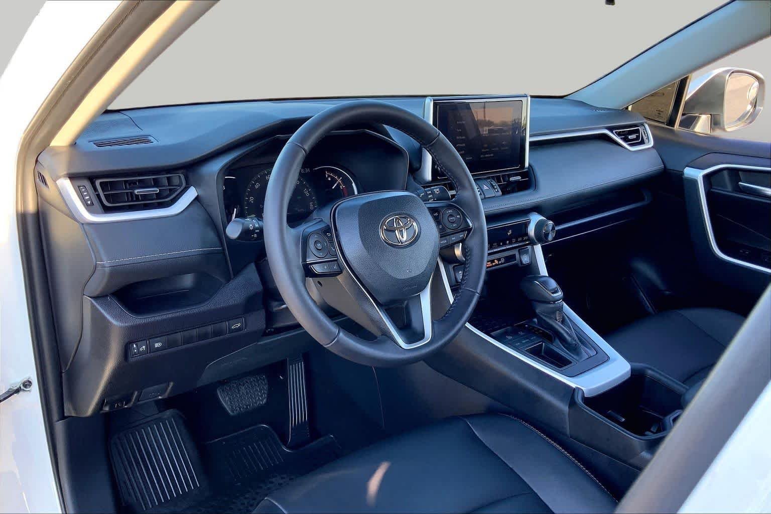 Used 2025 Wind Chill Pearl Toyota XLE Premium image 17