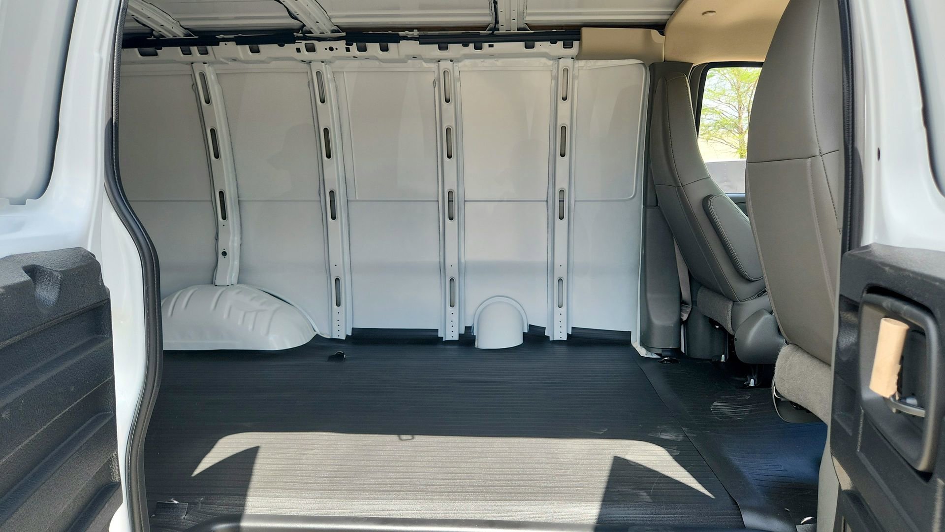 2026 Chevrolet Express Cargo Work Van - Photo 20