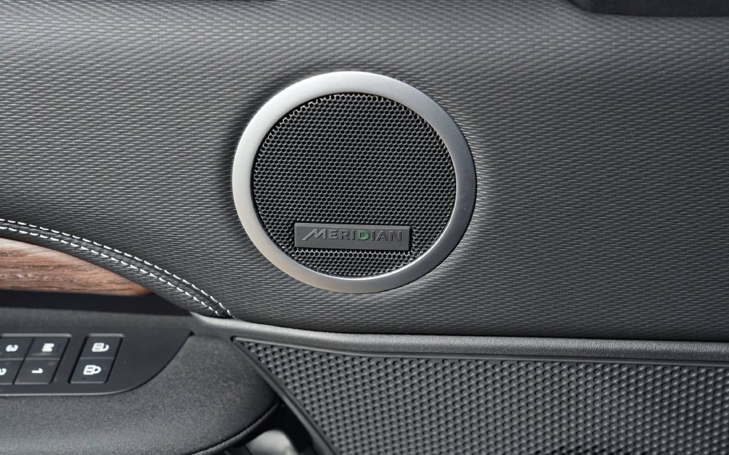 New 2026 Fuji White Land Rover Dynamic SE image 11