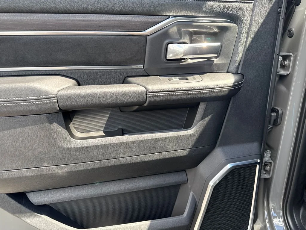 New 2026 Ceramic Gray Clear-Coat Exterior Paint RAM LARAMIE image 31