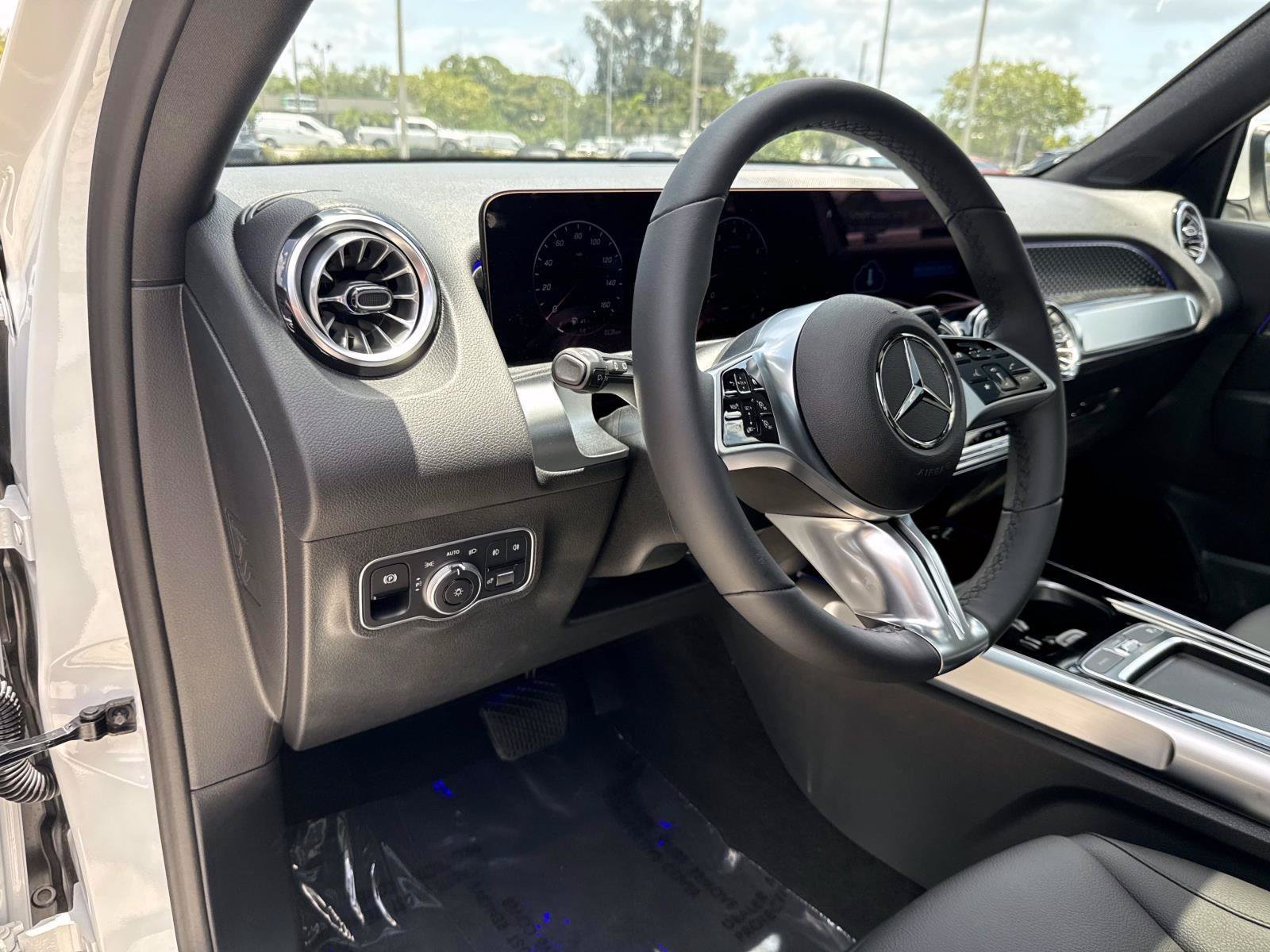 New 2026 Polar White Mercedes-Benz 250 SUV image 20