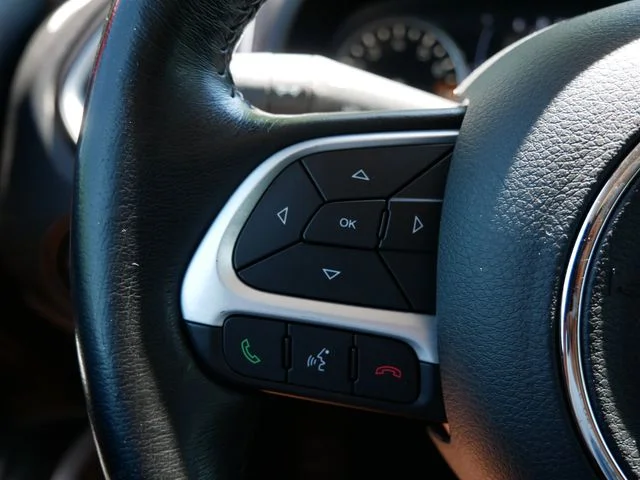 Used 2018 Red Jeep Latitude image 17