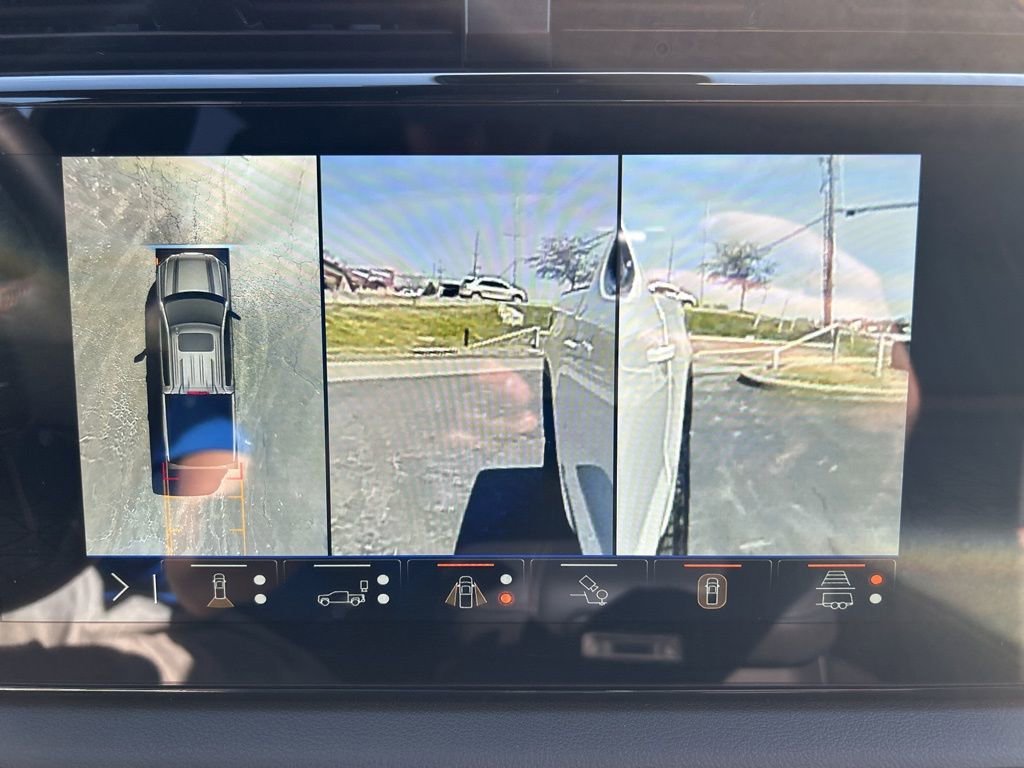 Used 2025 Summit White GMC AT4 image 40