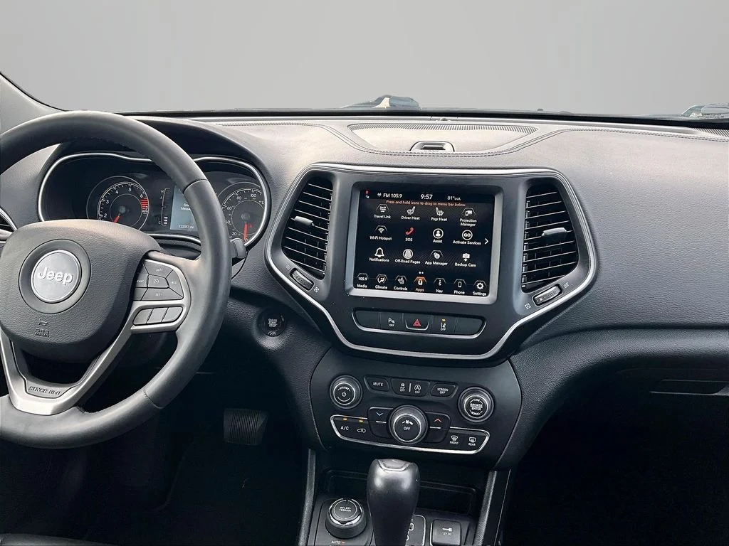 Used 2021 Silver Jeep Latitude Plus image 7