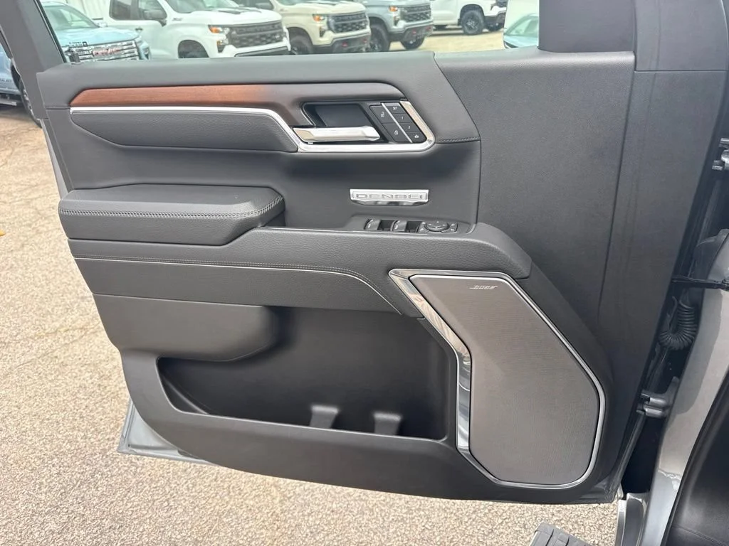 Used 2025 Sterling Metallic GMC Denali image 27