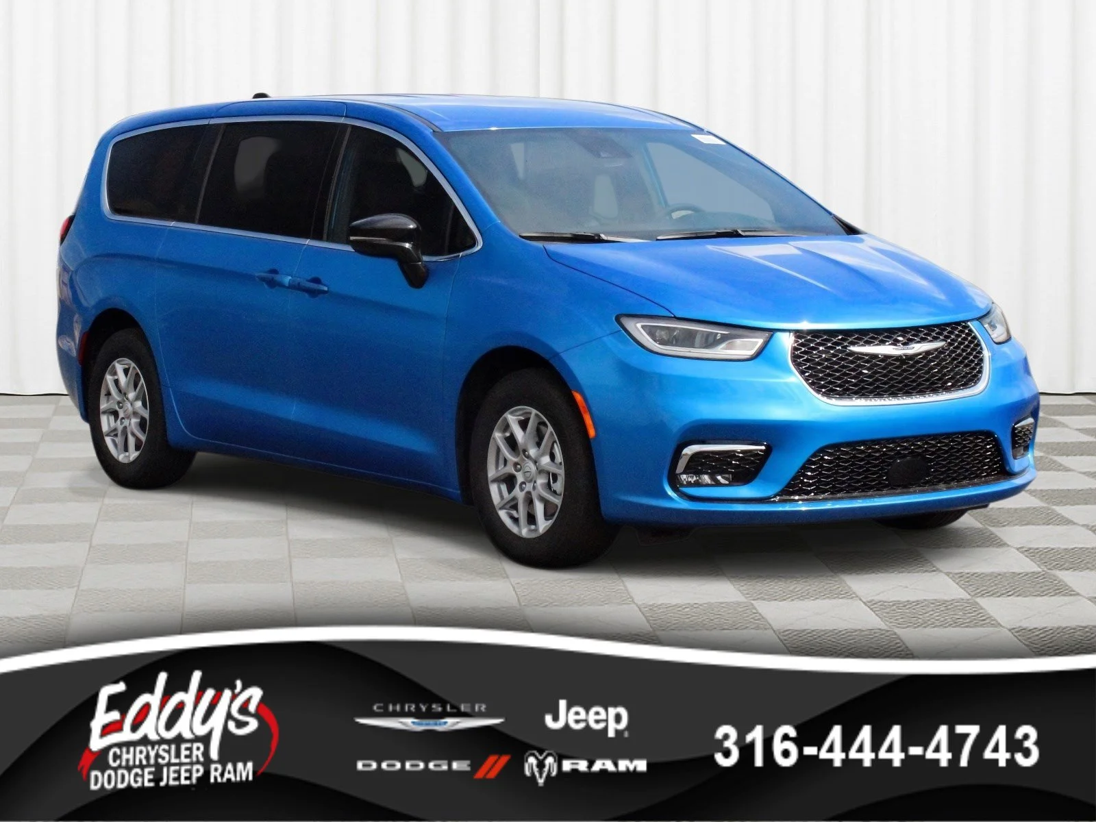 2026 Chrysler Pacifica Select's photo