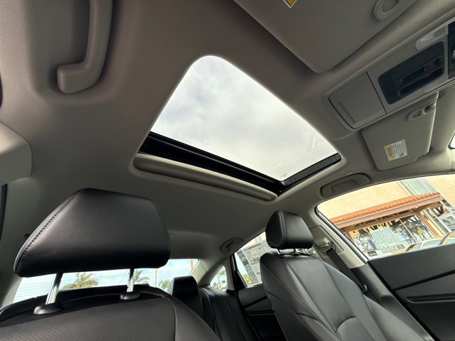 New 2026 Platinum White Pearl Honda Touring image 3