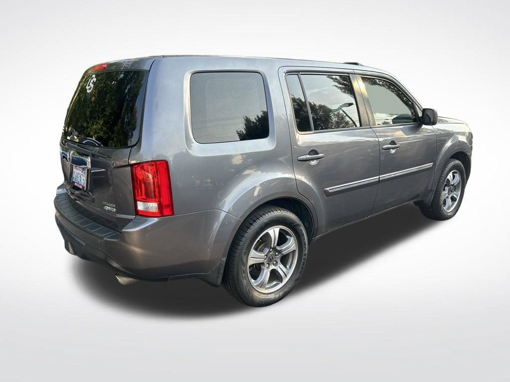 Used 2015 Gray Honda SE image 4