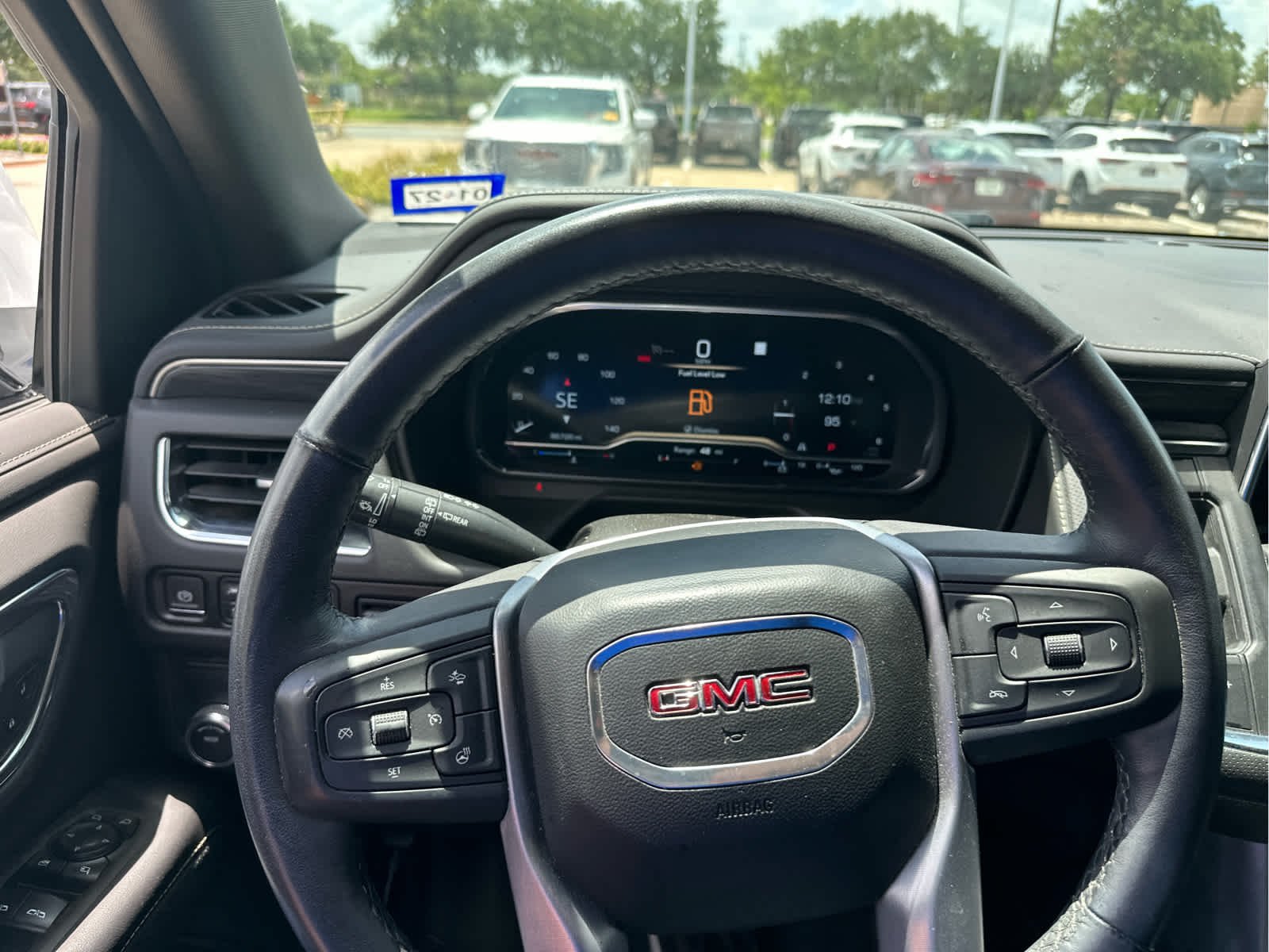 Used 2022 White Frost Tricoat GMC SLT image 21