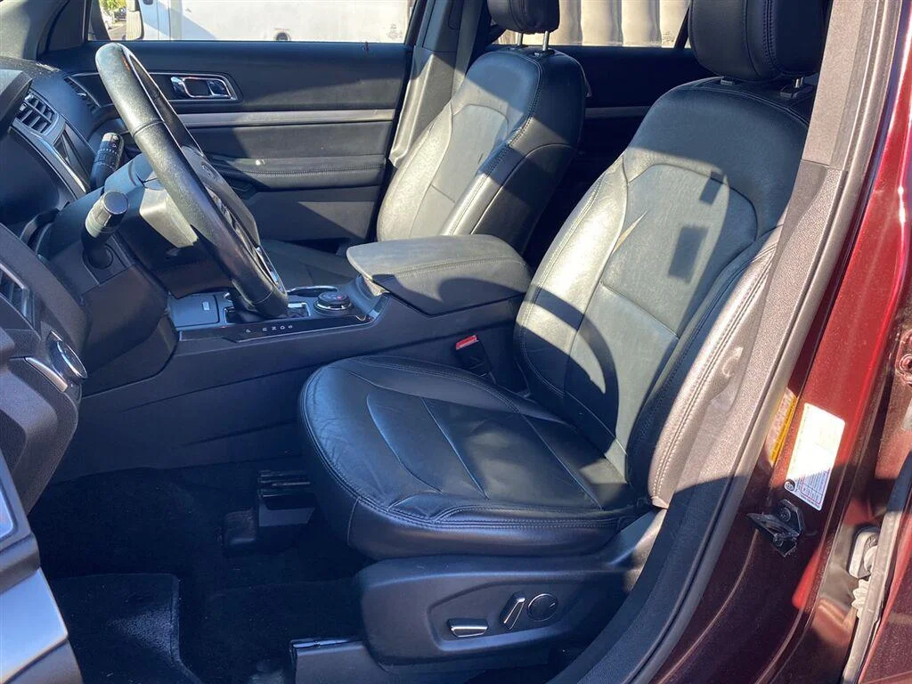 Used 2018 Burgundy Velvet Metallic Tinted Clearcoat Ford XLT image 2