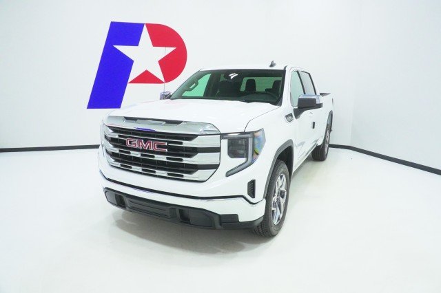 New 2026 Summit White GMC SLE image 1