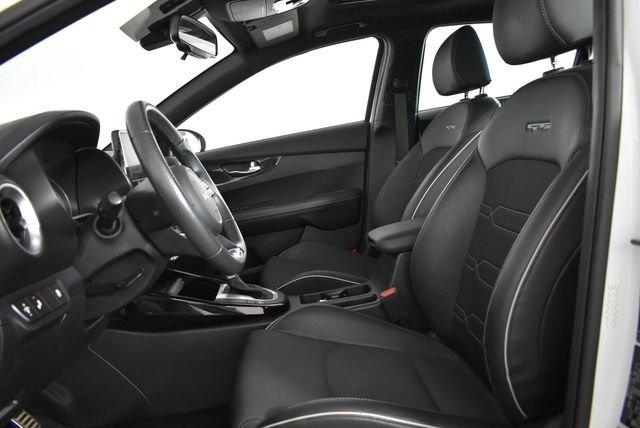 Used 2022 White Kia GT-Line image 29