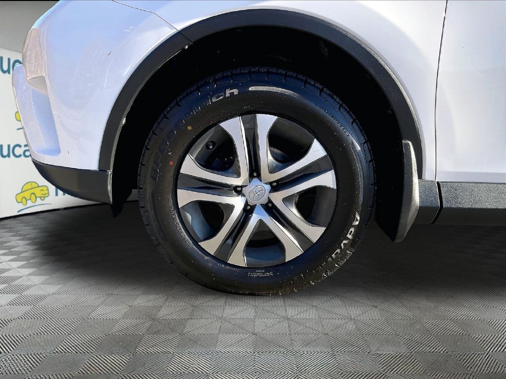 Used 2018 White Toyota LE image 7