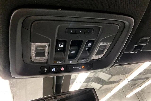 Used 2022 Black Chevrolet High Country image 38