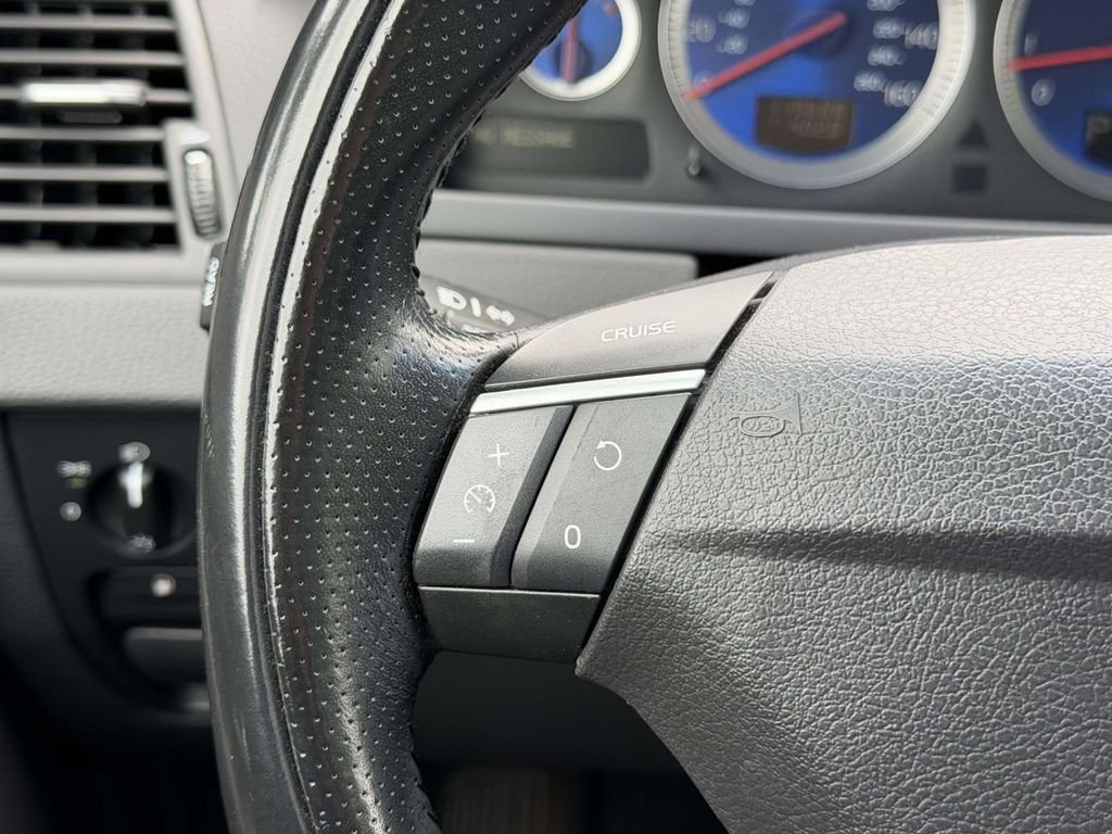 Used 2014 Blue Volvo 3.2 image 9