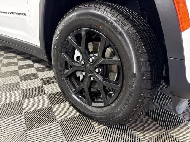 New 2026 White Jeep Altitude image 10