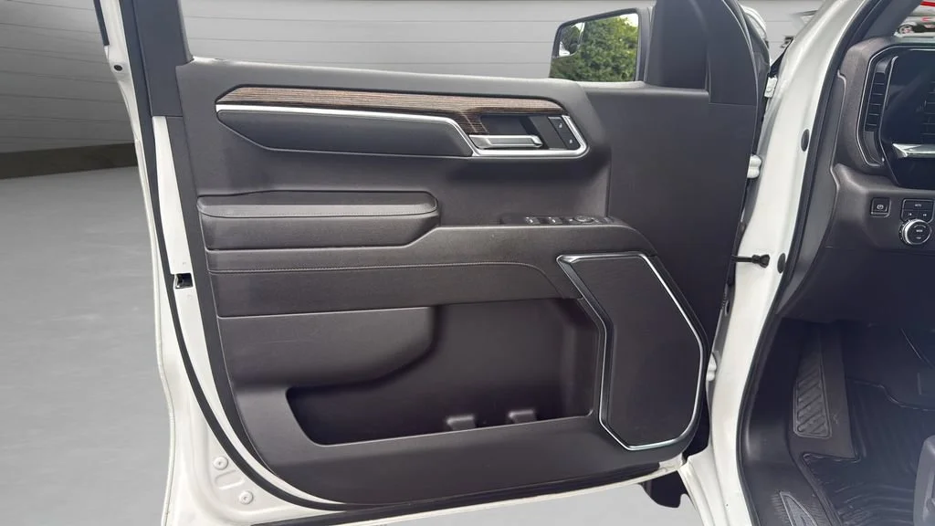 Used 2023 Summit White GMC Elevation image 24