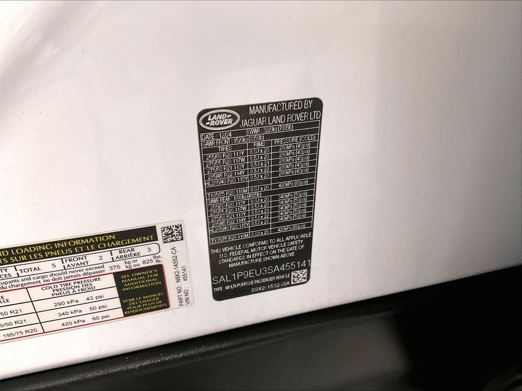 Used 2025 White Land Rover SE image 35