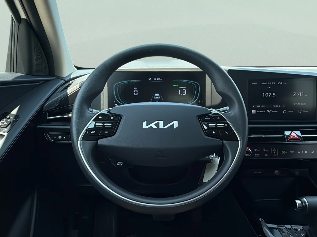 Certified Used 2025 Snow White Pearl Kia LX image 30