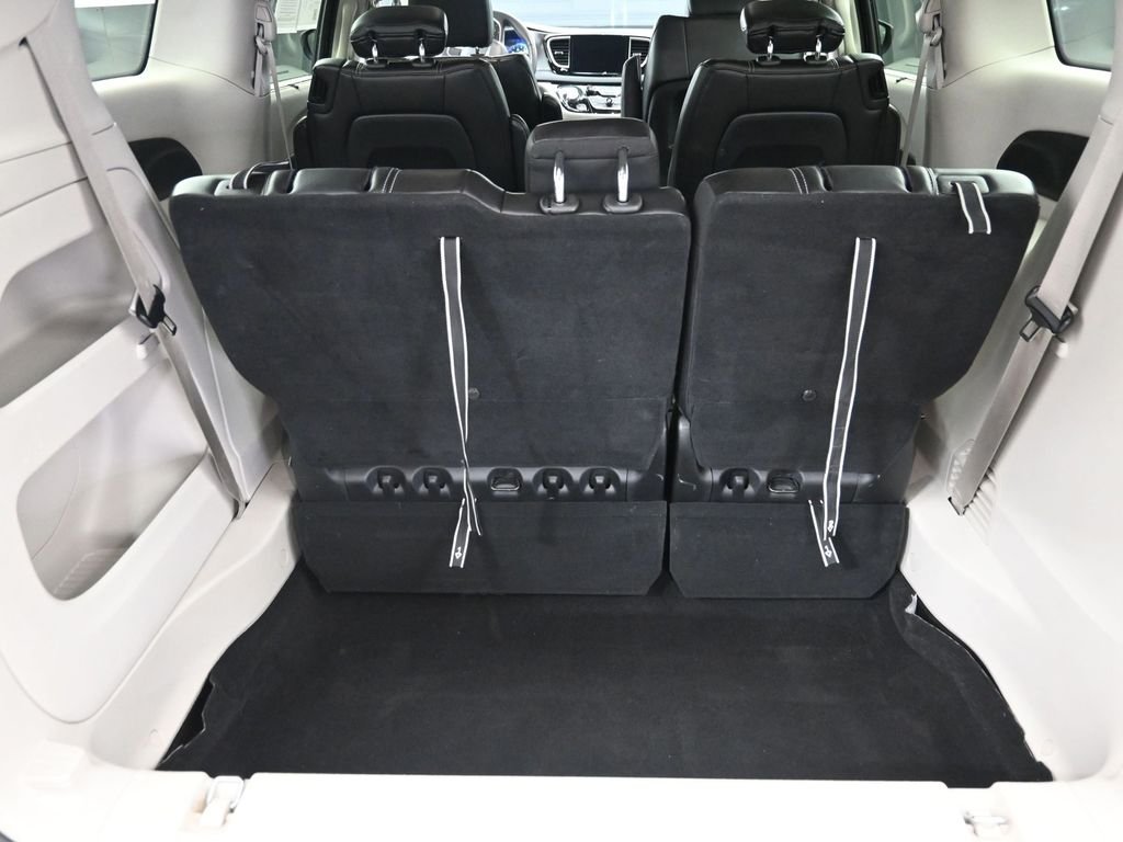 Used 2023 Black Chrysler Touring L image 11