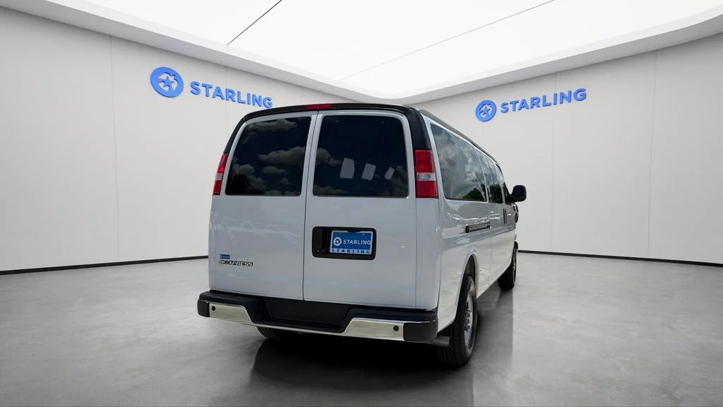 Used 2025 Summit White Chevrolet 1LT image 8