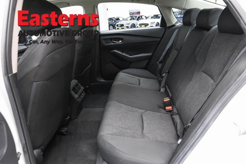 Used 2025 White Honda SE image 20