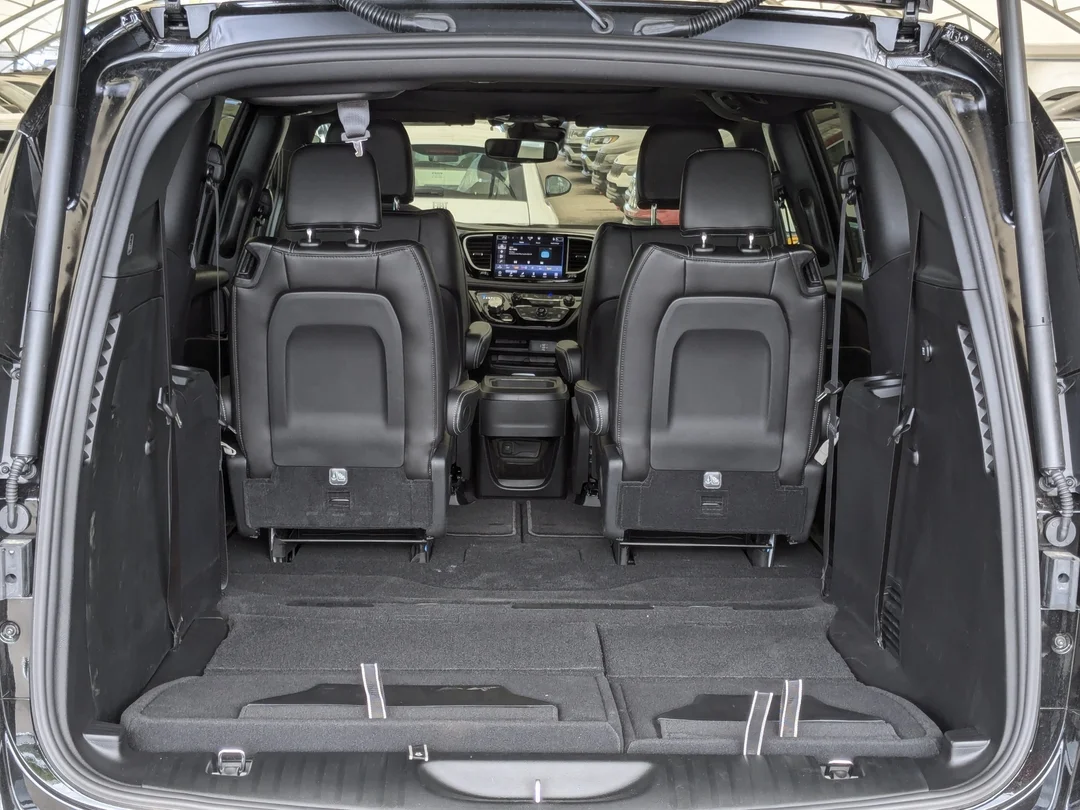 New 2027 Black Chrysler Select - - AWD - Full Sunroof - Safety Sphere Pkg - 360 Surround Cam - Blind Spot Mon & More! image 30