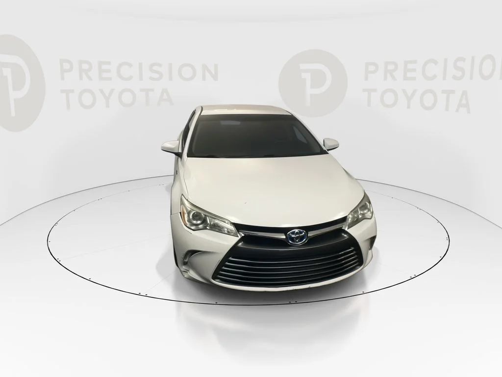 Used 2017 Super White Toyota LE image 5