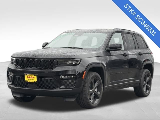 New 2025 Diamond Black Crystal Pearl-Coat Exterior Paint Jeep Limited image 3