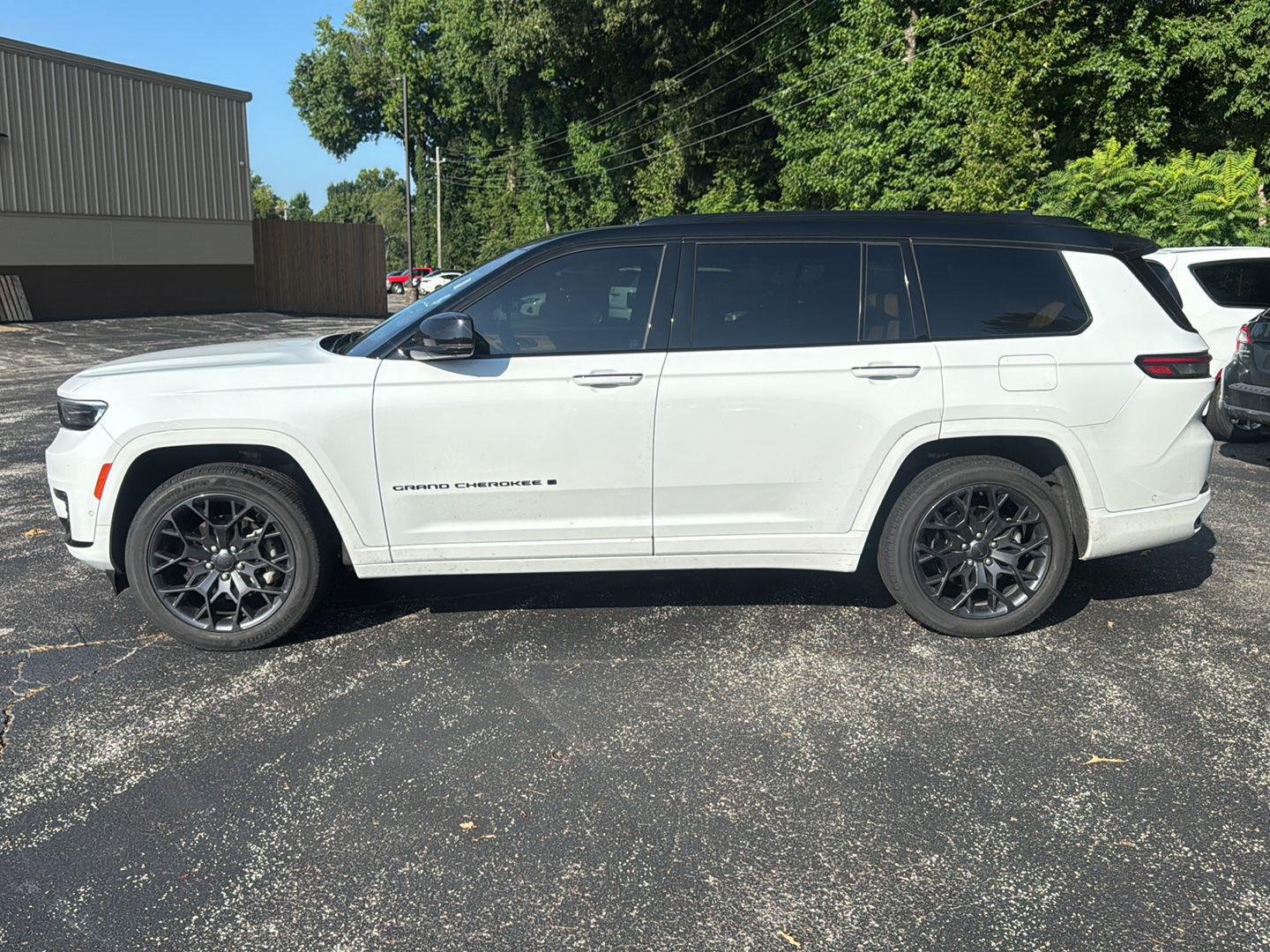 Used 2025 Bright White Clearcoat Jeep Summit Reserve image 6