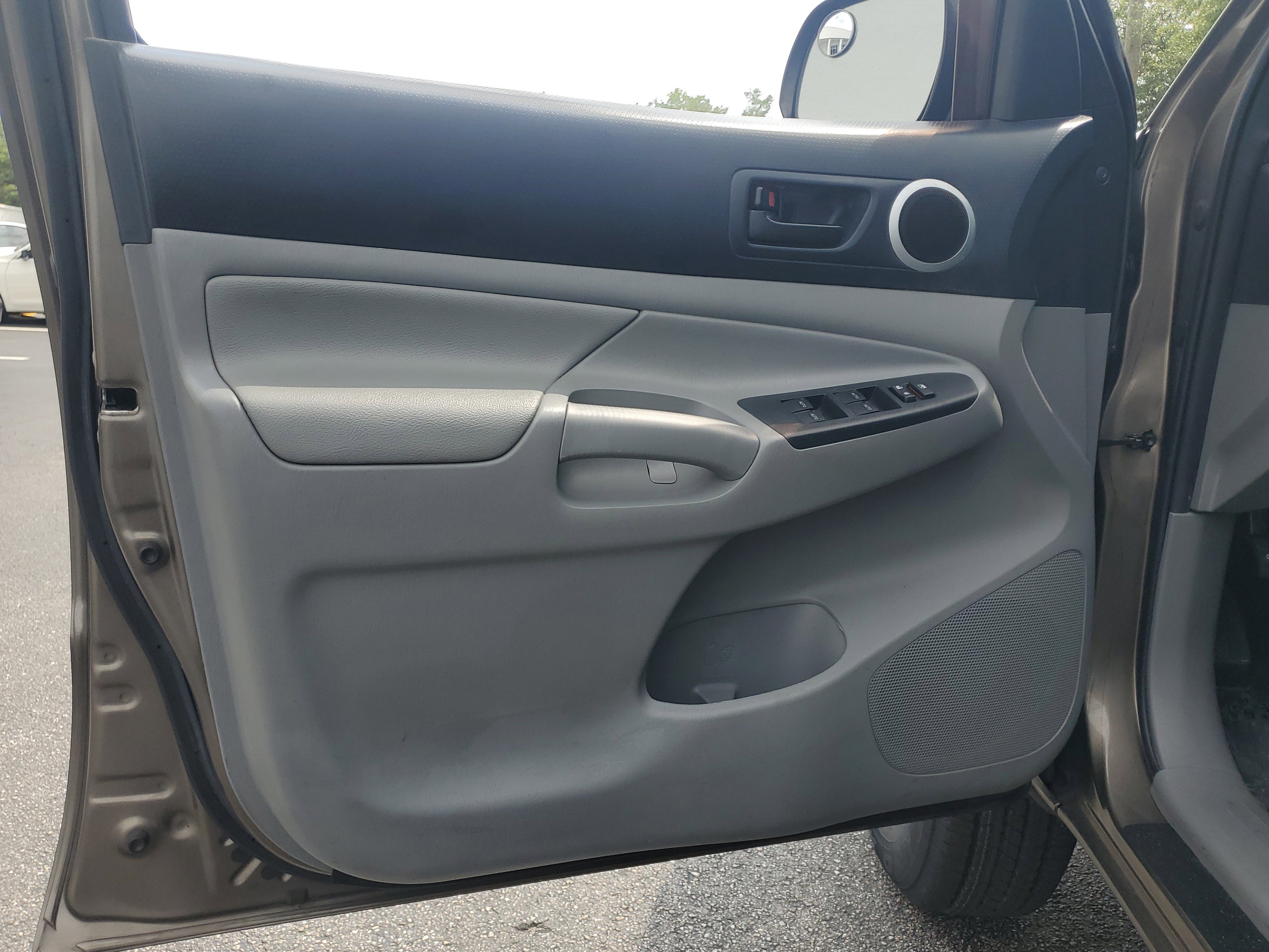 Used 2015 Pyrite Mica Toyota Base image 19