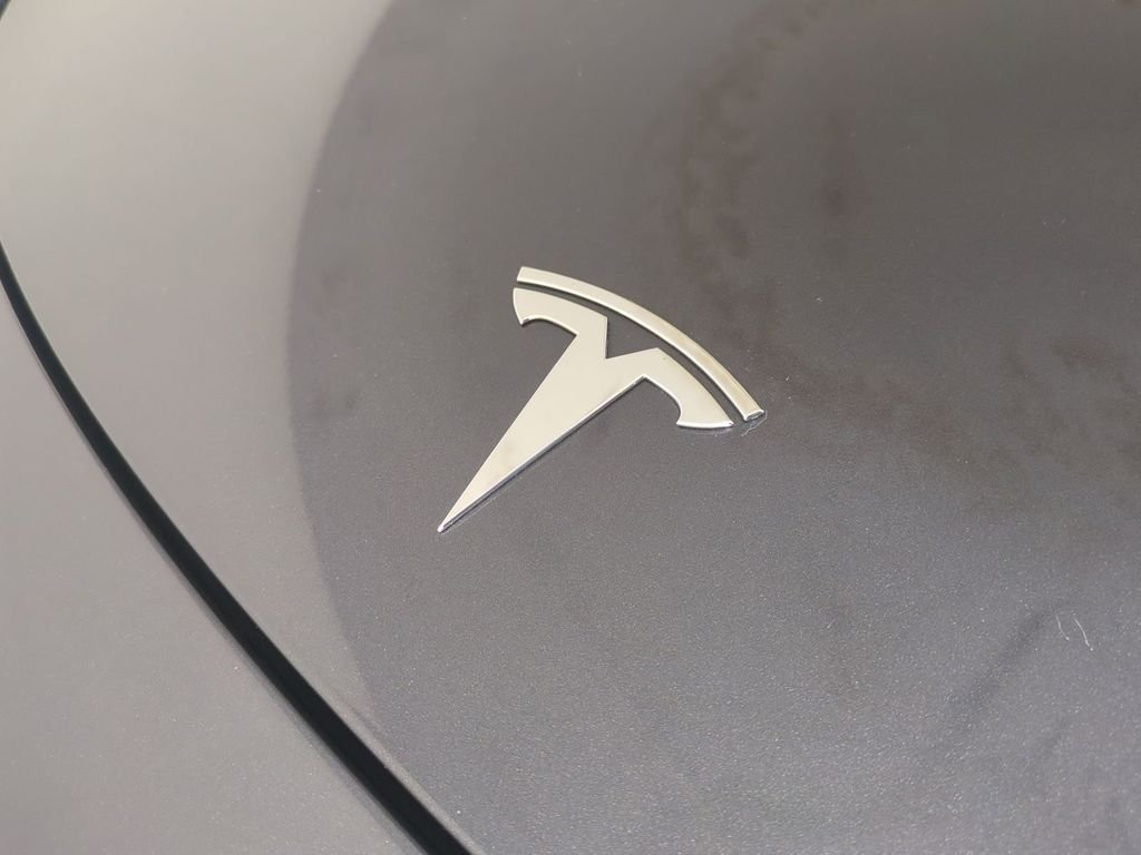2023 Tesla Model Y Long Range - Photo 13