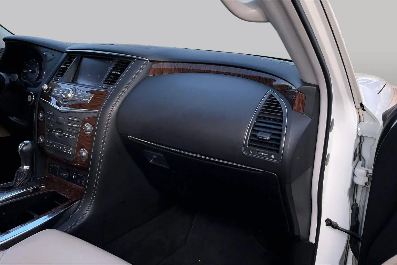 Used 2019 Pearl White Tricoat Nissan SL image 19
