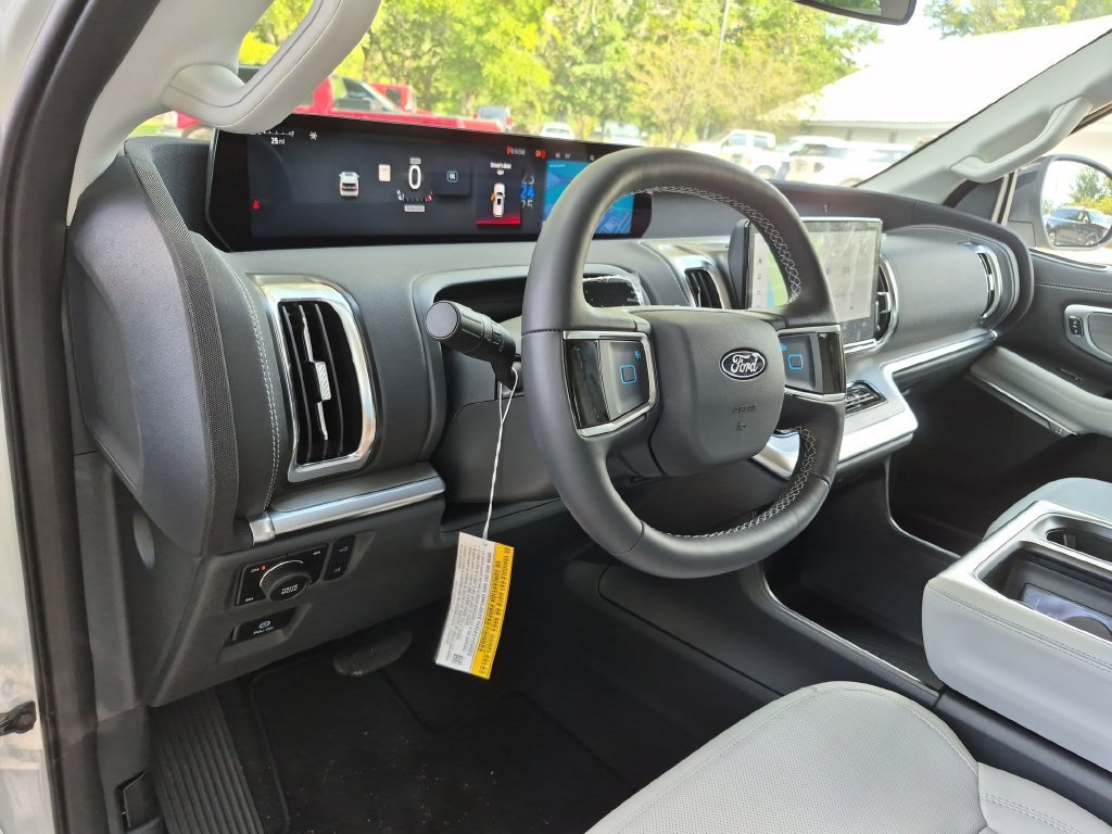 New 2027 Star White Metallic Tri-Coat Ford MAX Platinum image 34