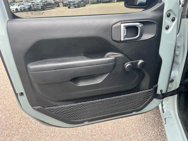 Used 2024  Jeep Sport image 11