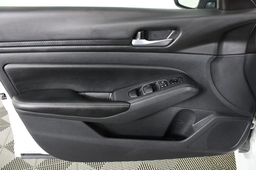2025 Nissan Altima SV - Photo 10
