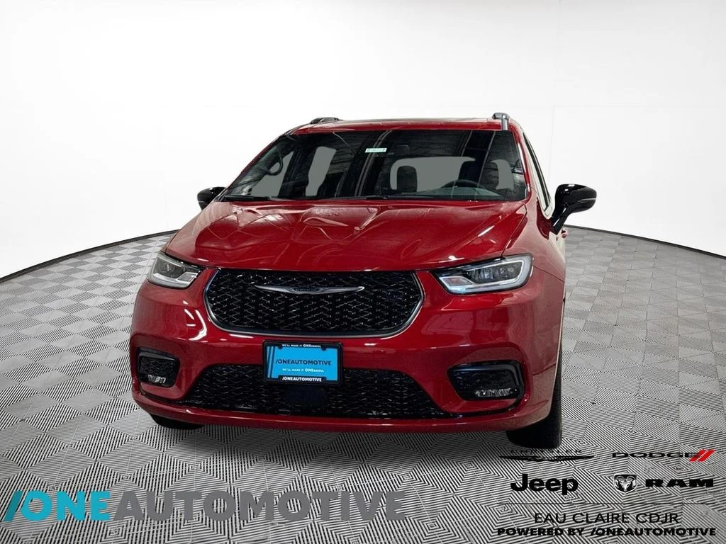 2026 Chrysler Pacifica Limited's photo
