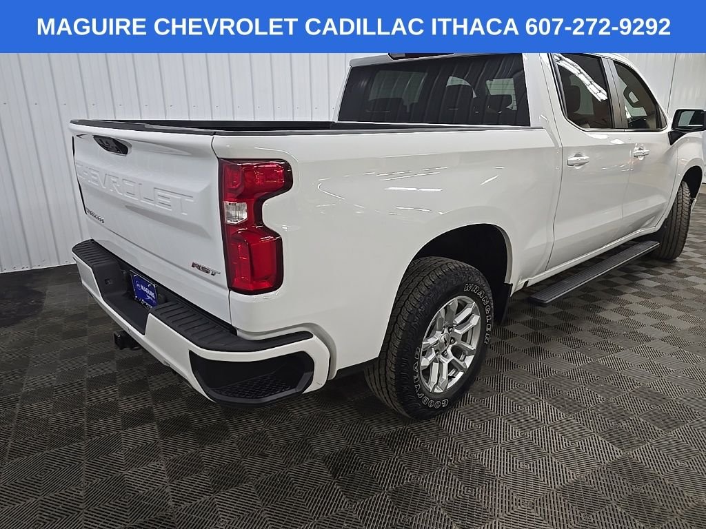 Used 2022 White Chevrolet RST image 10