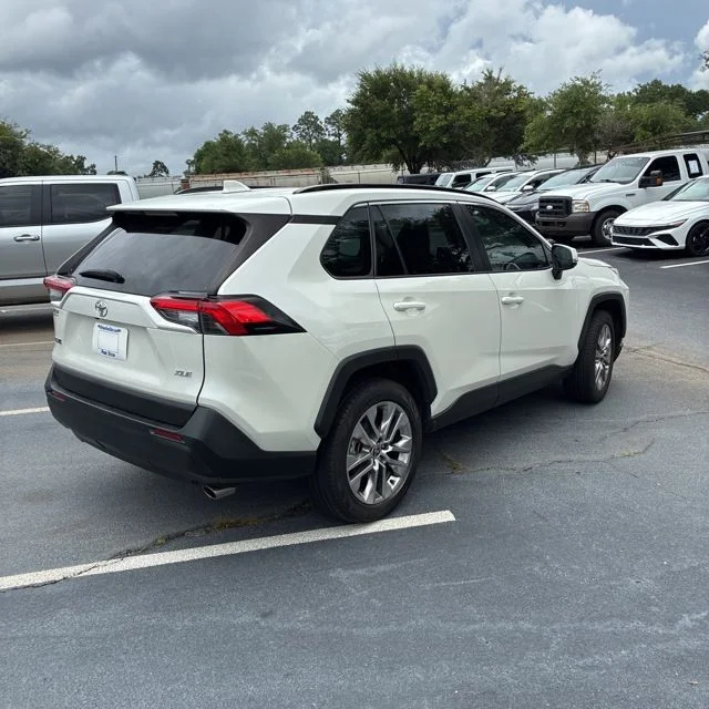 Used 2021 White Toyota XLE Premium image 4