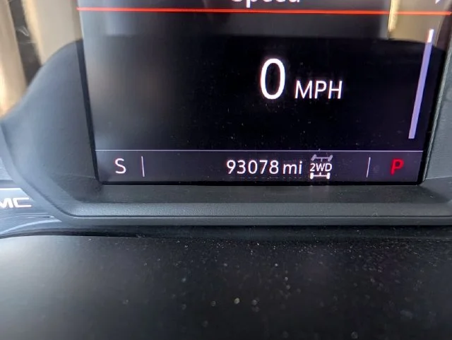 Used 2022 White GMC AT4 image 16